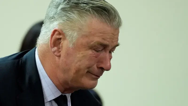 Anulan juicio contra Alec Baldwin por supresión de pruebas