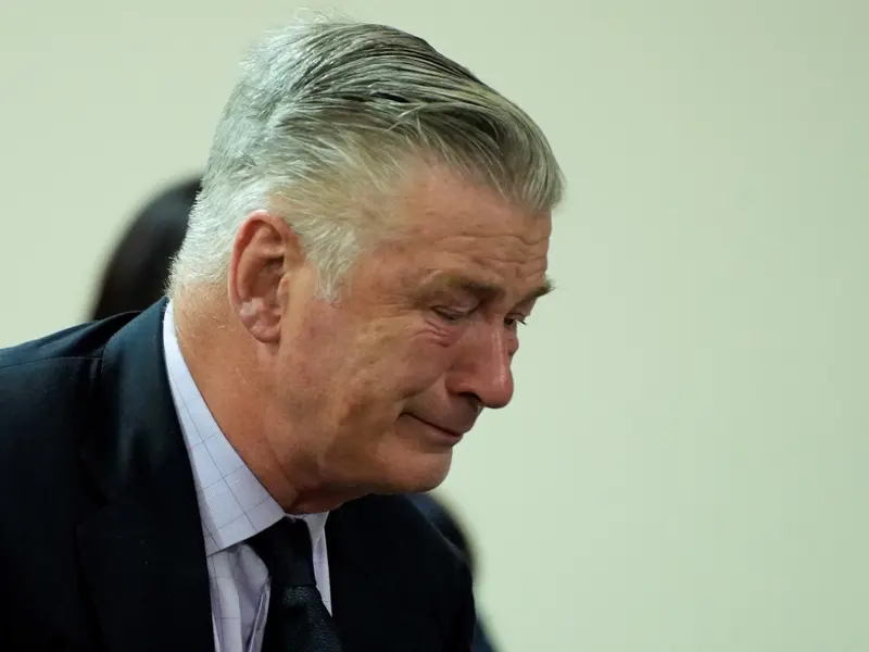 Anulan juicio contra Alec Baldwin por supresión de pruebas