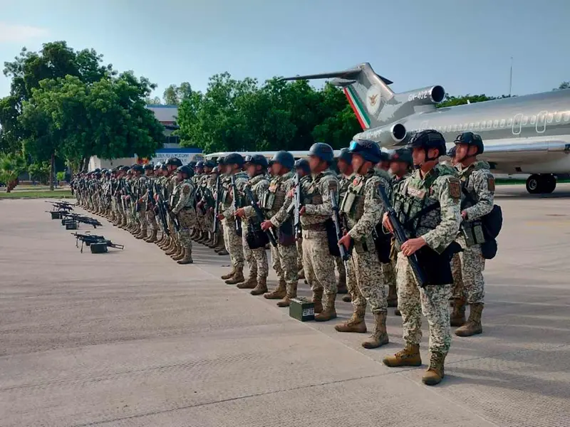 Sedena envía a 200 de Fuerzas Especiales y Fusileros Paracaidistas a Culiacán