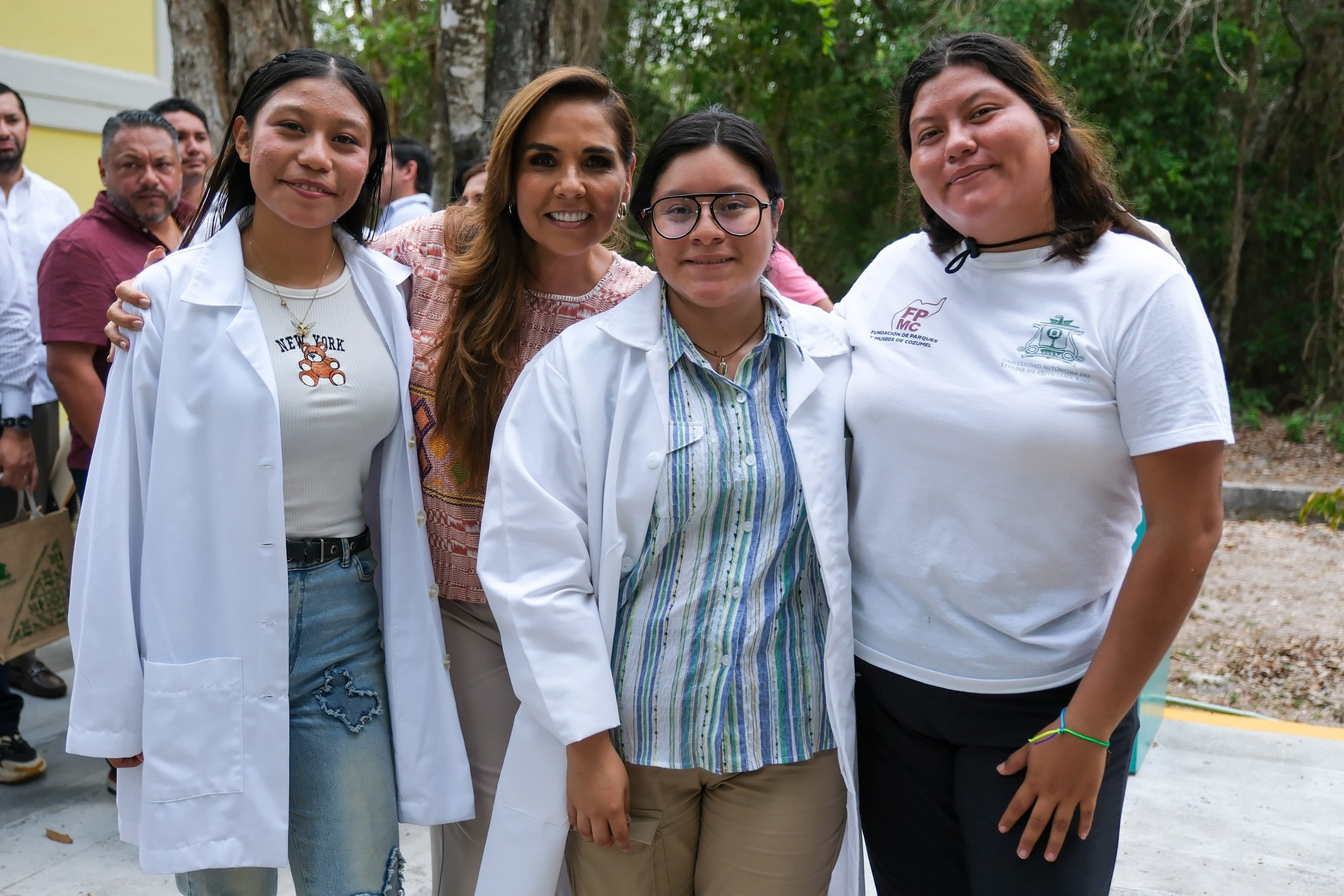 Mara Lezama anunció que bajo su administración habrá más becas para que estudiantes sigan su educación en Cozumel