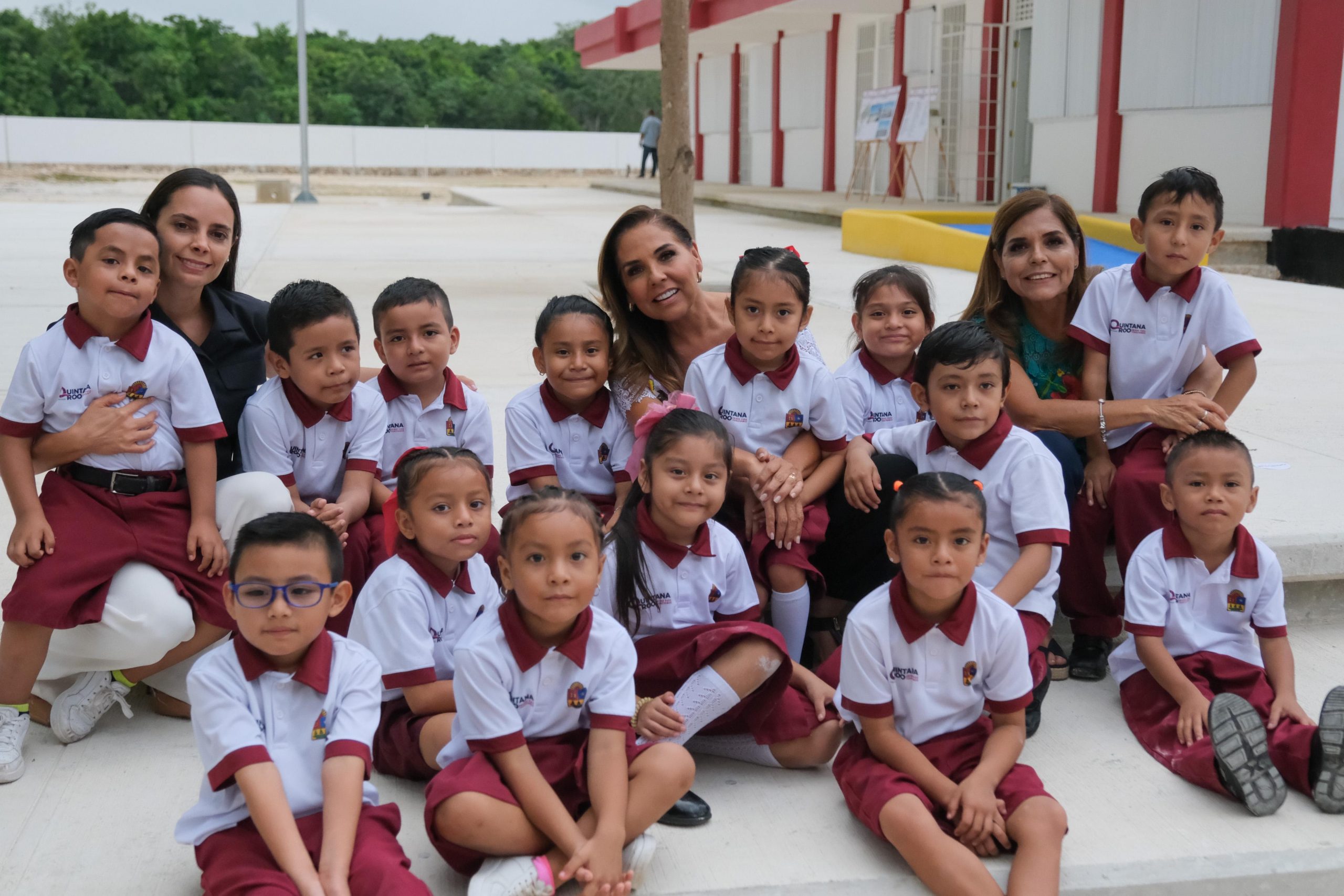 Entrega Mara Lezama escuela de nueva creación en el fraccionamiento Cielo Nuevo en Cancún