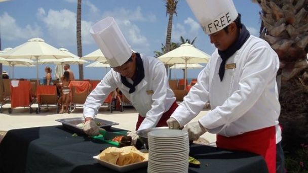 Sueldos bajos en el sector turístico de Quintana Roo