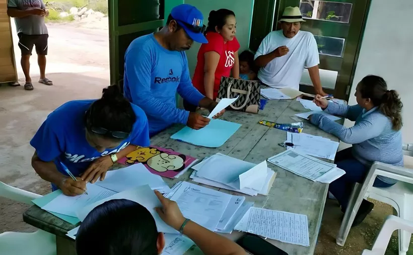 Desmantelan Zonas Invadidas en Mahahual en Proceso de Regularización y Medición Topográfica