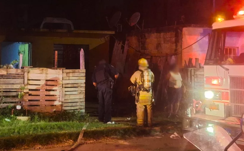 Sicarios incendian vivienda y dejan heridas a madre e hija en Chetumal