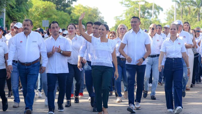 CANCUNENSES CONMEMORAN 214 ANIVERSARIO DE INDEPENDENCIA DE MÉXICO