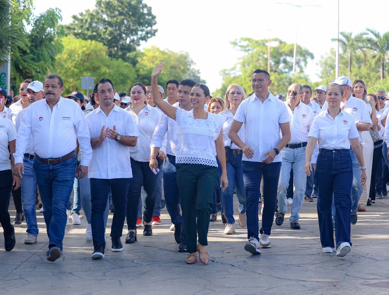 CANCUNENSES CONMEMORAN 214 ANIVERSARIO DE INDEPENDENCIA DE MÉXICO