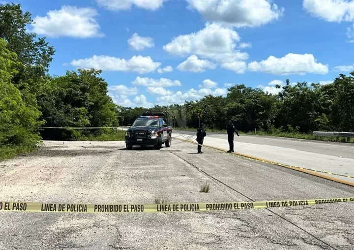 Hallazgo de dos cuerpos ejecutados en la autopista Cancún-Mérida