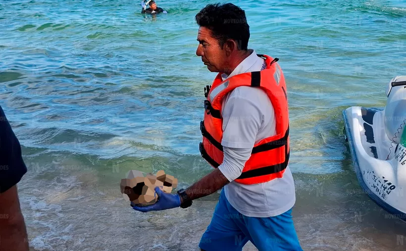 Falsa “cabeza humana” flotando en playa de Cancún sorprende a bañistas