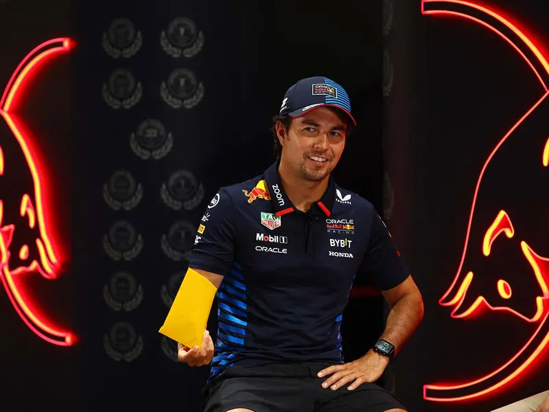 Carlos Sainz advierte de ‘Checo’ Pérez