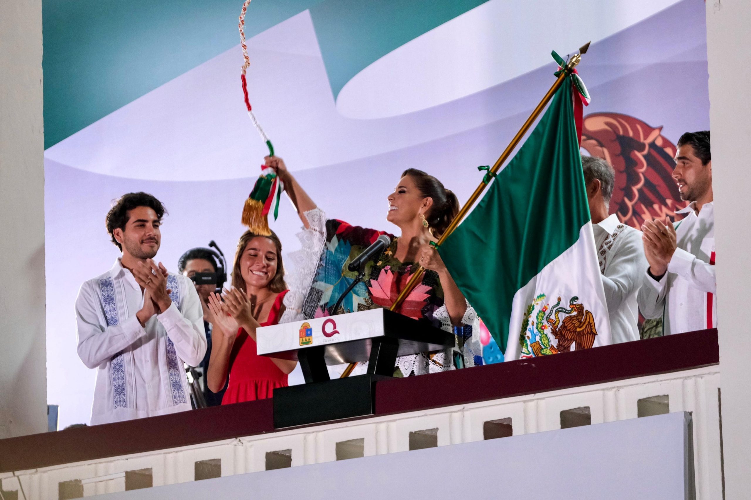 Miles de quintanarroenses celebran el Grito de Independencia junto a Mara Lezama en Chetumal