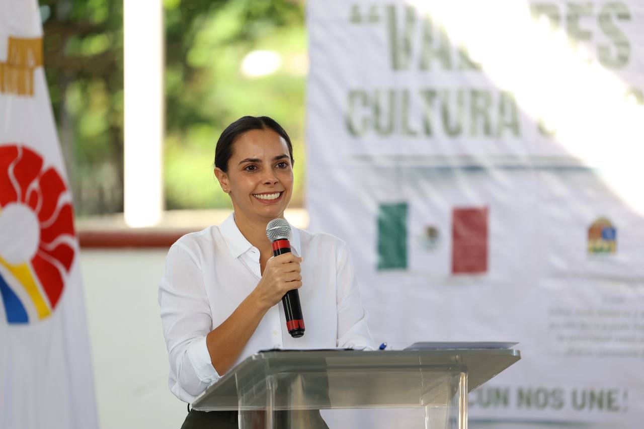 CELEBRA ANA PATY PERALTA 25 ANIVERSARIO DE SECUNDARIA GENERAL NO. 18 “CECILIO CHI”