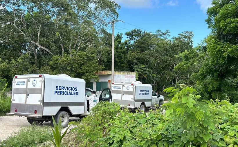 Hallan a dos jóvenes ejecutados y amarrados en colonia irregular a la salida de Cancún