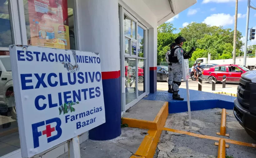 Asaltan a Farmacias Bazar de Cancún; ladrones huyen con 100 mil pesos