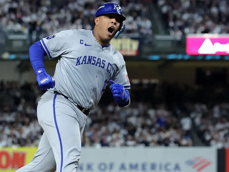 Salvador Pérez ‘bombardea el Bronx’ e iguala serie ante Yankees