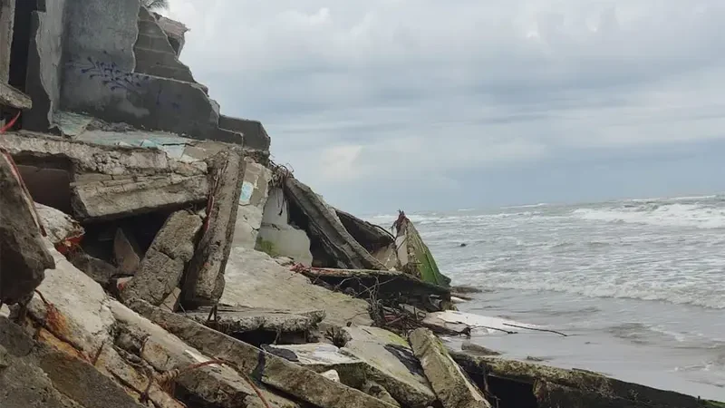 Lo que el mar se llevó; hoteles, casas y restaurantes, en ruinas