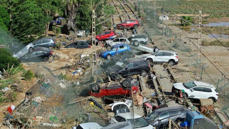 Suman 104 muertos tras las “inundaciones del siglo” en España