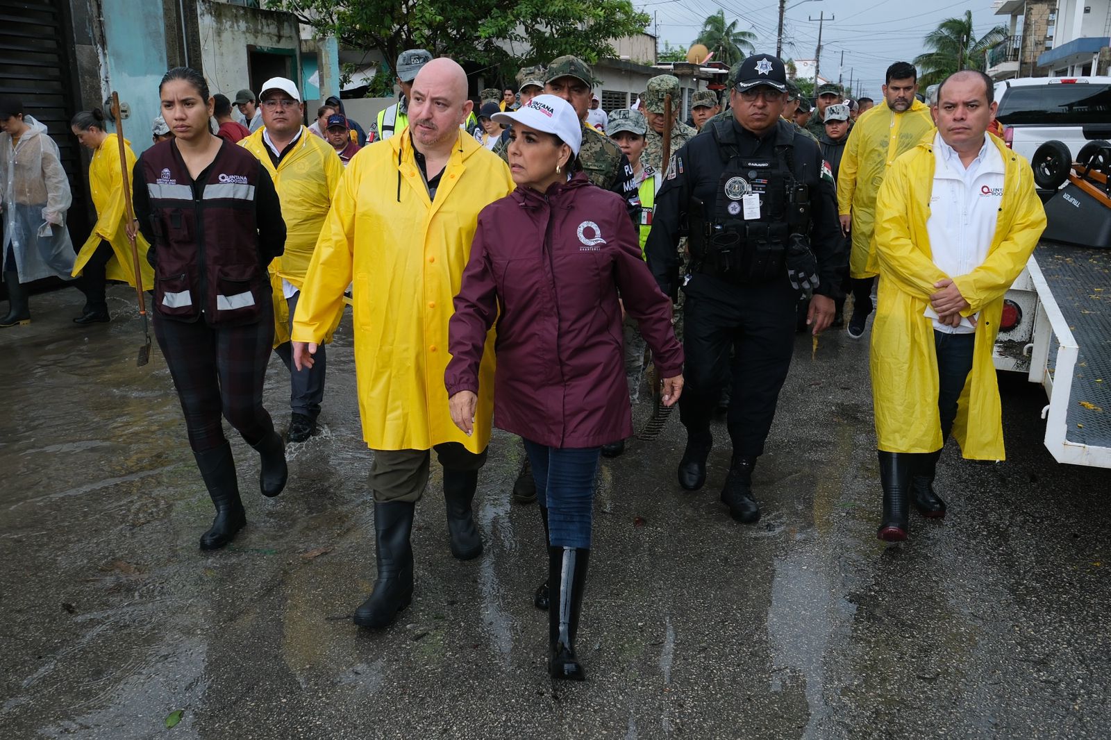 Se realizan intensos trabajos para atender deslave de carretera a Morocoy; tenemos un equipo que avanza en su reparación: Mara Lezama