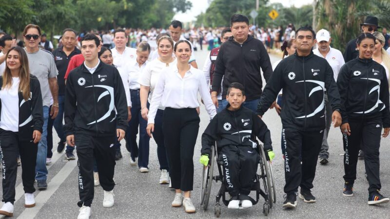 CONVIVE ANA PATY PERALTA CON PARTICIPANTES EN DESFILE CÍVICO-DEPORTIVO MILITAR