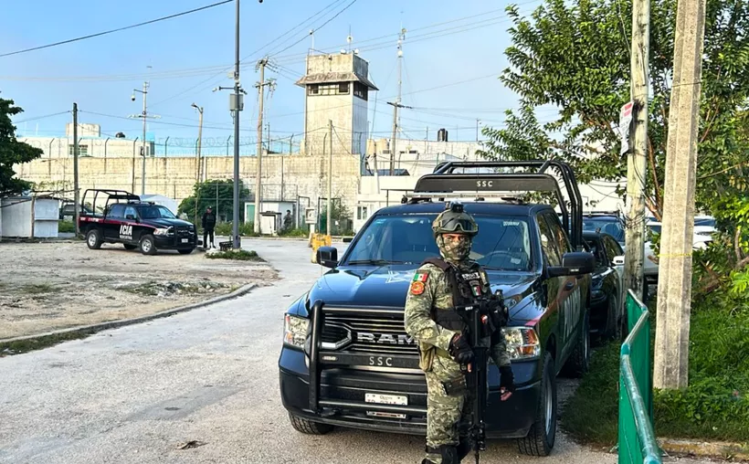 Operativo en el CERESO de Cancún: autoridades buscan armas y drogas