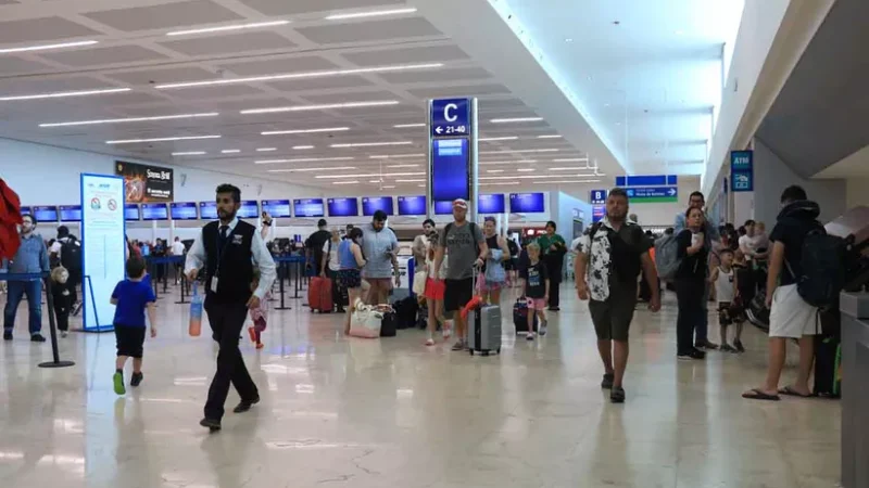 Aeropuerto de Cancún, con menos pasajeros en octubre