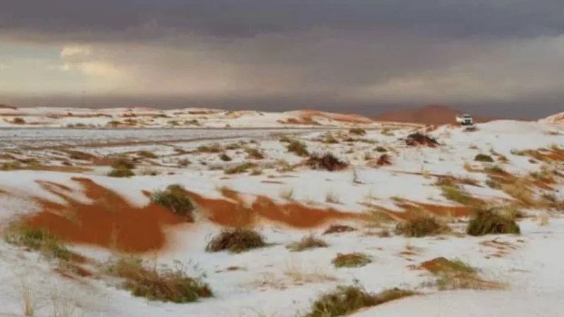 Nieve en el desierto de Arabia Saudita sorprende a meteorólogos