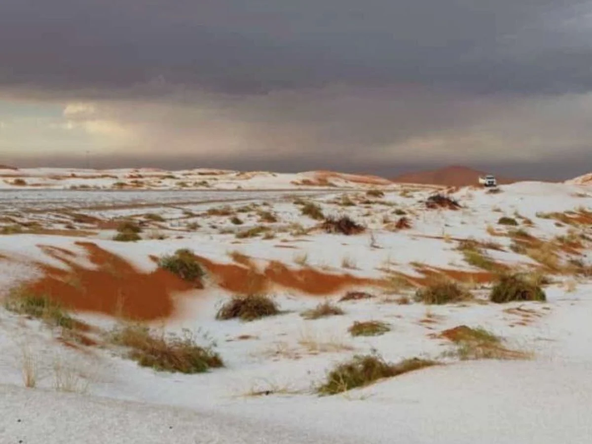 Nieve en el desierto de Arabia Saudita sorprende a meteorólogos