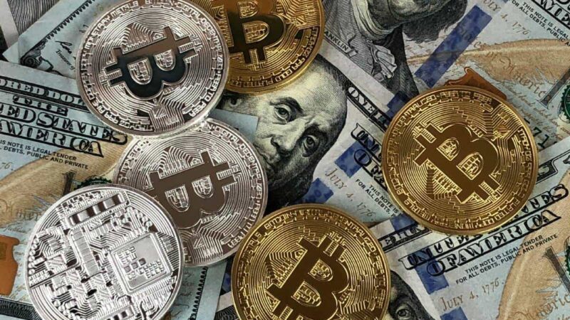 Bitcoin alcanza nuevo récord; supera los 95 mil dólares