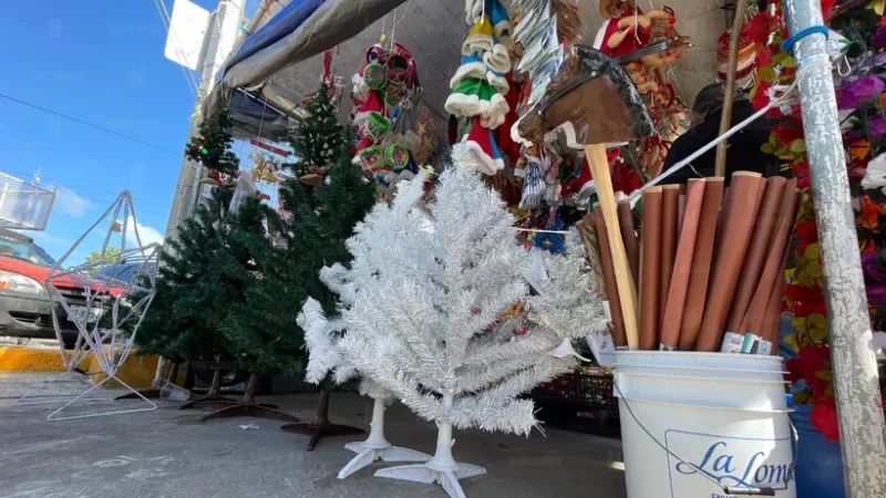 Rematan artículos navideños en plena temporada decembrina en Cancún