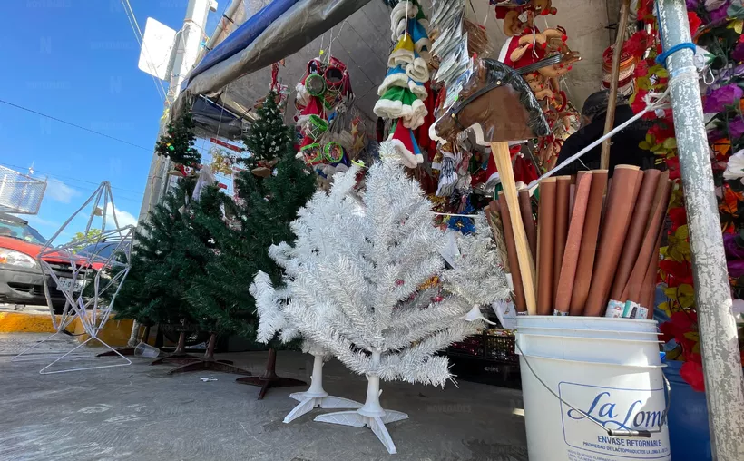 Rematan artículos navideños en plena temporada decembrina en Cancún