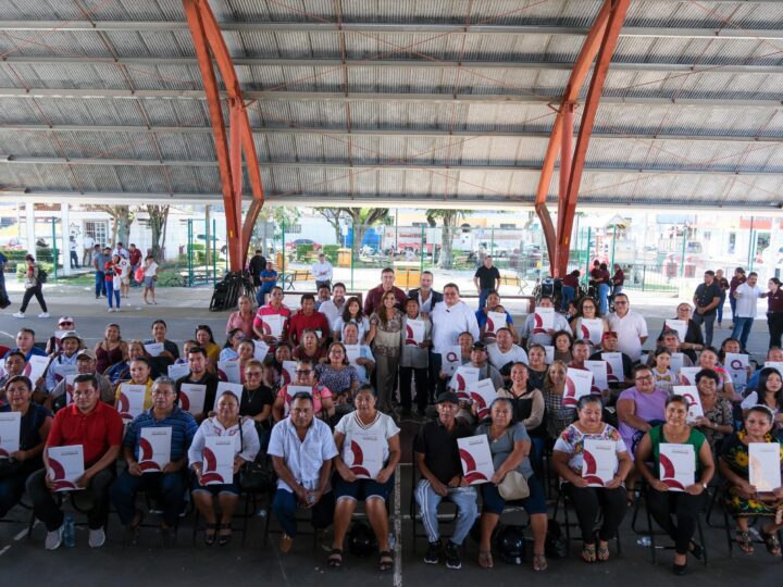 Hace justicia social Mara Lezama a 134 familias de Cozumel: les entrega sus títulos de propiedad, después de años de espera