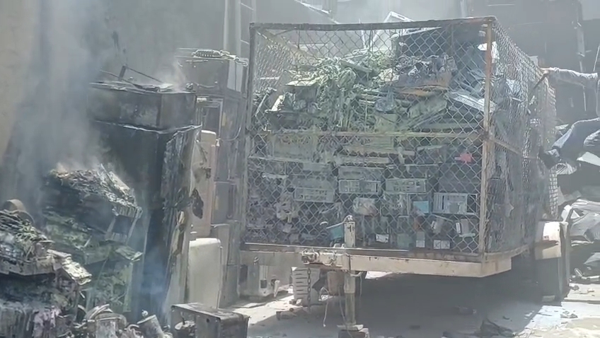 Incendio consume bodega de electrodomésticos en la Región 92 de Cancún