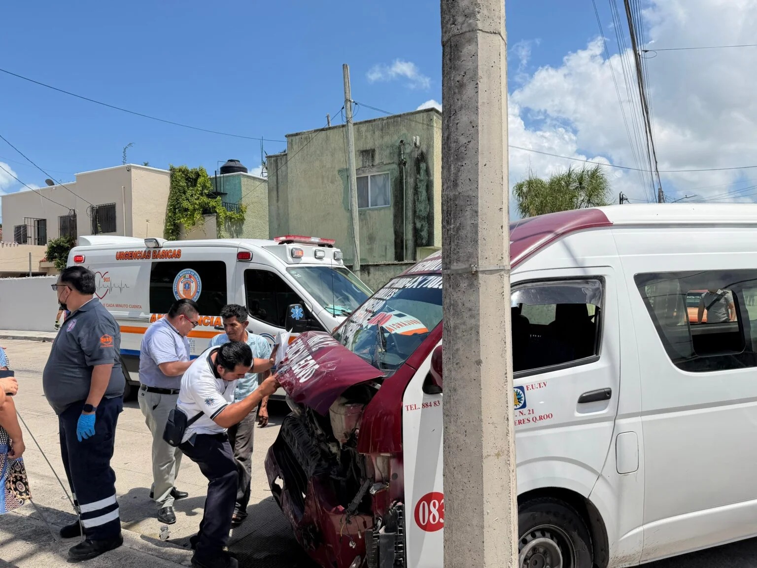CHOQUE ENTRE COMBIS DEJA 14 LESIONADOS Y MOVILIZA A CUERPOS DE EMERGENCIA EN CANCÚN