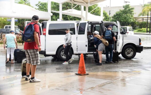 REPORTAN TRANSPORTISTAS TURÍSTICOS INTENTOS DE EXTORSIÓN EN CANCÚN
