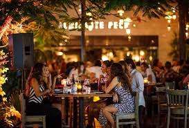 UN RESPIRO EN LA MESA: RESTAURANTEROS ESPERAN REACTIVAR INGRESOS EN EL PUENTE DE MAYO