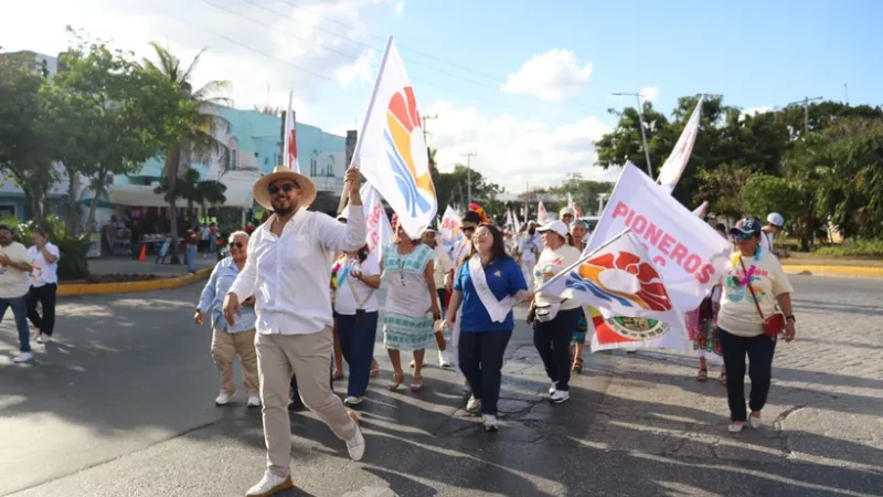 Con ambiente y color celebran a Cancún