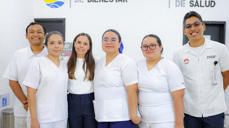 APLAUDE ANA PATY PERALTA LABOR SOCIAL DE ENFERMERAS Y ENFERMEROS EN SU DÍA