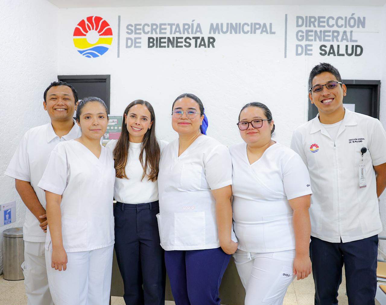 APLAUDE ANA PATY PERALTA LABOR SOCIAL DE ENFERMERAS Y ENFERMEROS EN SU DÍA