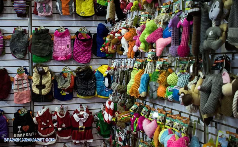 Productos chinos roban el negocio a comercios de El Crucero
